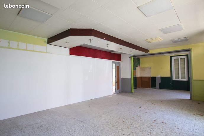A Louer A Vienne Local Commercial 96m² Rue jean Moulin, parking, terrasse, poss restauration