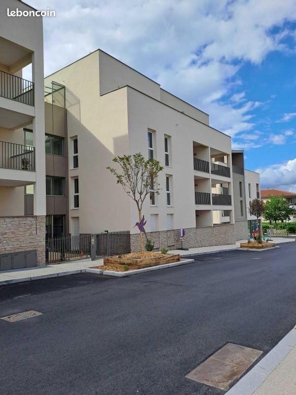 Appartement 4 pièces 87 m² · à Saint-Genis-les-Ollières · 87 m² · 1 100 €