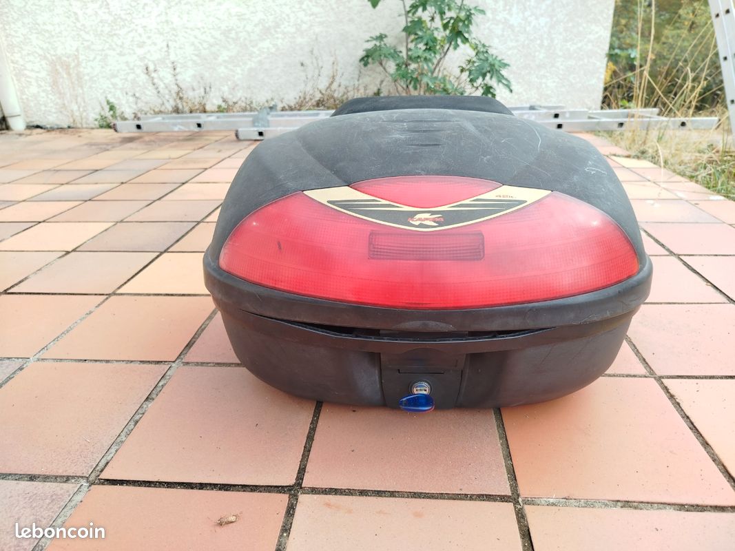 Tp case GIVI 42 L avec sa platine (image 3)