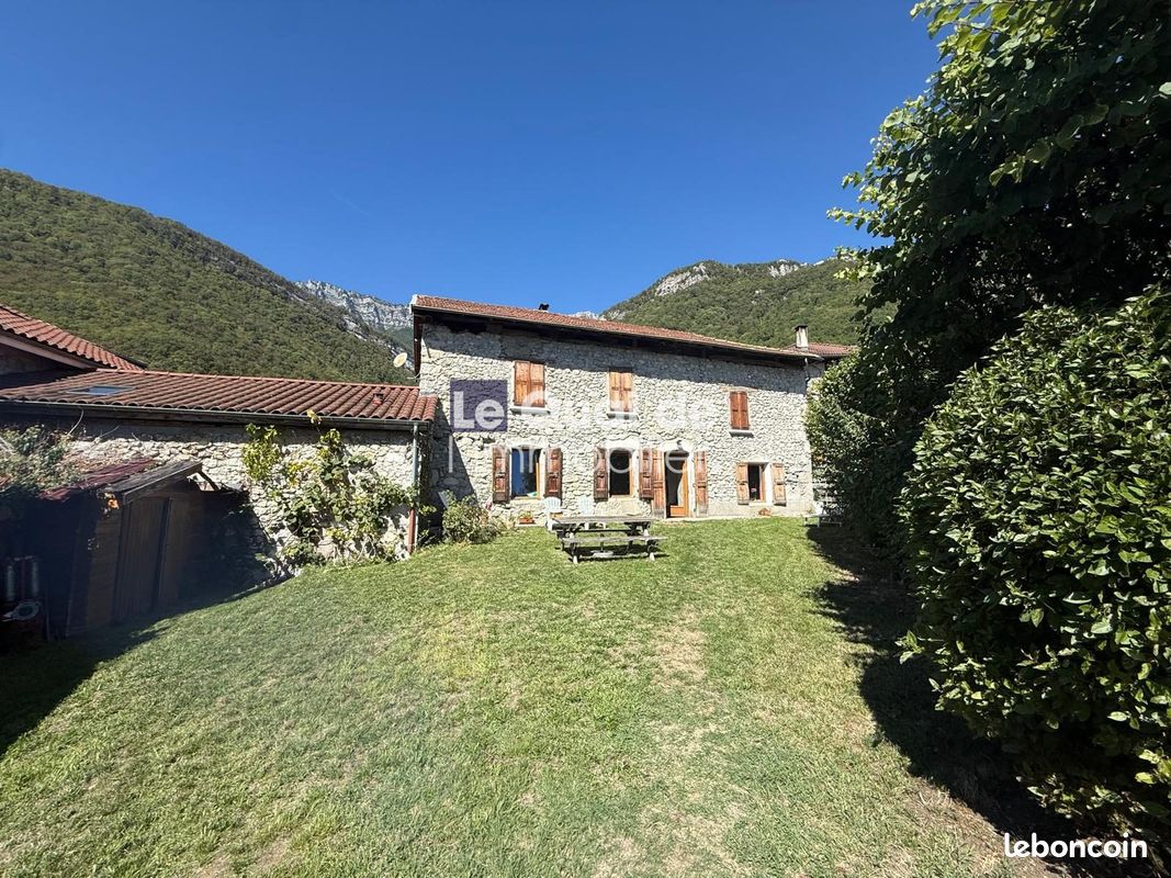 Maison 4 pièces 109 m² · à Saint-Vincent-de-Mercuze · 109 m² · 330 000 €