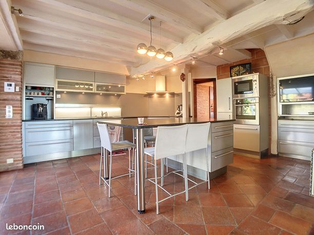 Maison 9 pièces 330 m²
