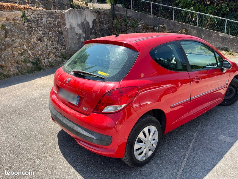 Vends Peugeot 207 1.4 VTi 95 ch (70 kW), 5 CV, boîte manuelle (image 2)