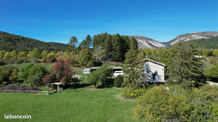 Propriété 7 pièces 230 m²