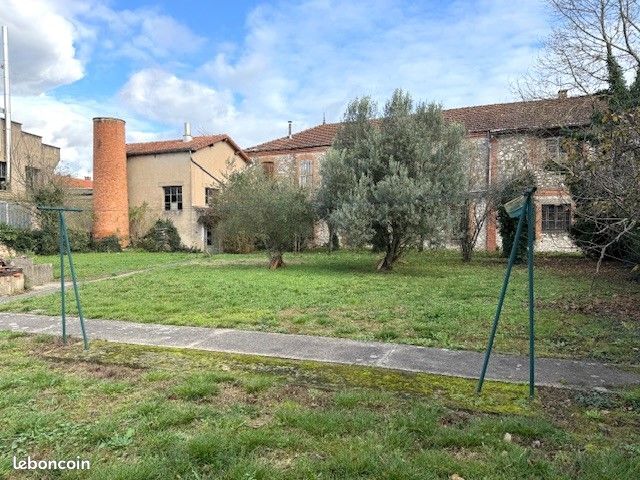 Maison 8 pièces 210 m² · à Briatexte · 210 m² · 165 000 €