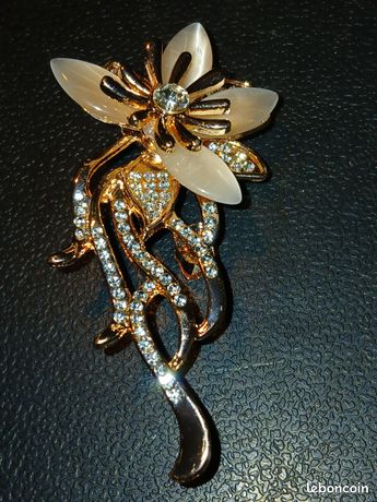 Grande élégante broche couleur argent émail bleu effet diamanté bijou