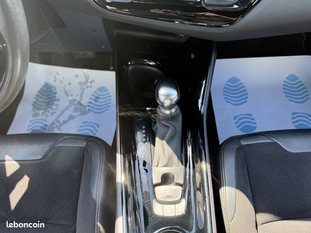 TOYOTA C-HR 2.0 Hybrid - BV e-CVT Collection GPS + CAMERA AR + CLIM (image 18)