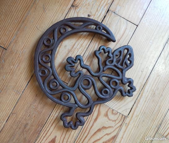 Dessous DE Plat Gecko-Salamandre AJOURÉ En Fonte 88