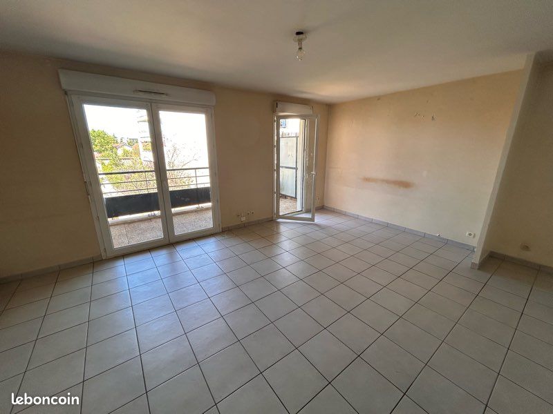Appartement 3 pièces 65 m² · à Meyzieu · 65 m² · 240 000 €