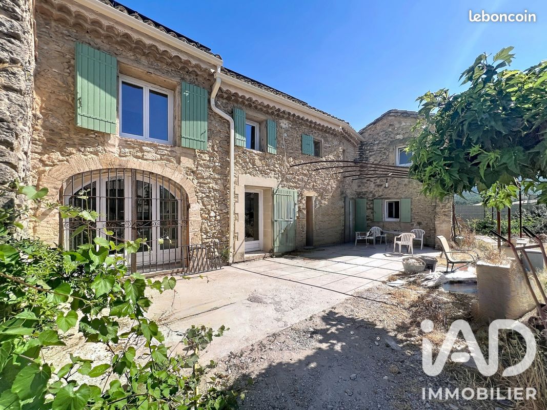 Maison 9 pièces 200 m² · à Cheval-Blanc · 200 m² · 1 500 €