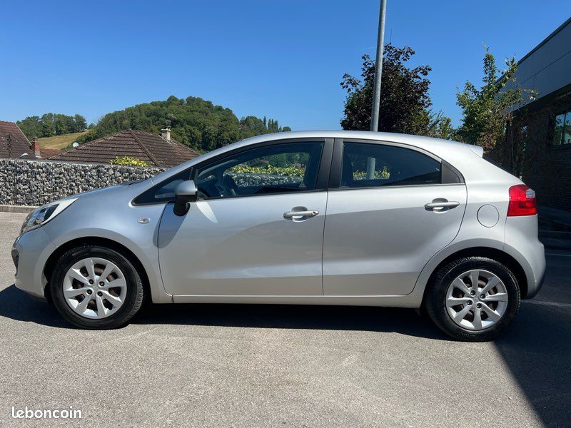 🚗 kia rio 85ch bvm5/ moteur à chaîne/ radio/ garanti suivi✅ (image 8)