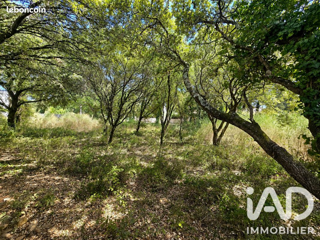 Terrain 471 m² · à Rochefort-du-Gard · 471 m² · 143 000 €