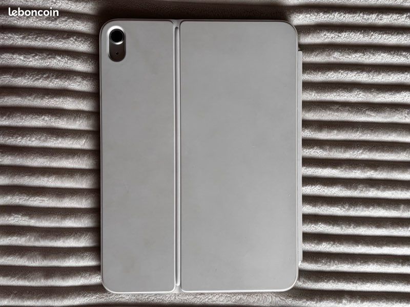 IPad 10ᵉ génération Argent – 256 Go – Wi‑Fi + Clavier Apple + Coque – Parfait état (image 2)