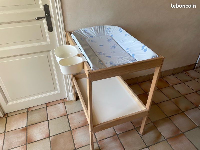 Table à langer en bois (image 1)