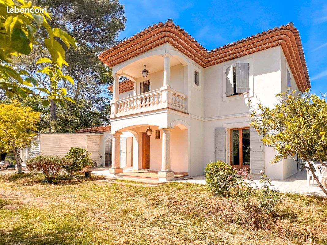 Maison 8 pièces 199 m² · à Roquefort-les-Pins · 199,4 m² · 949 000 €