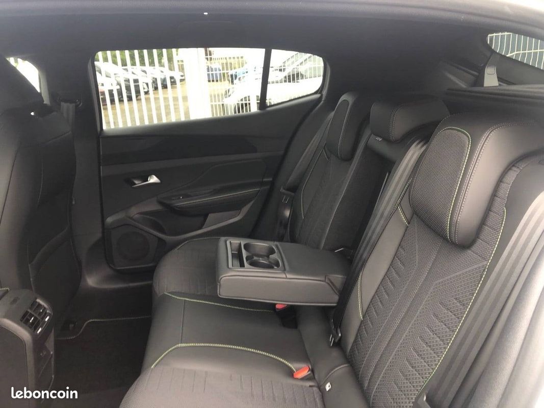 PEUGEOT 408 Hybrid 145 e-DCS6 GT (image 10)
