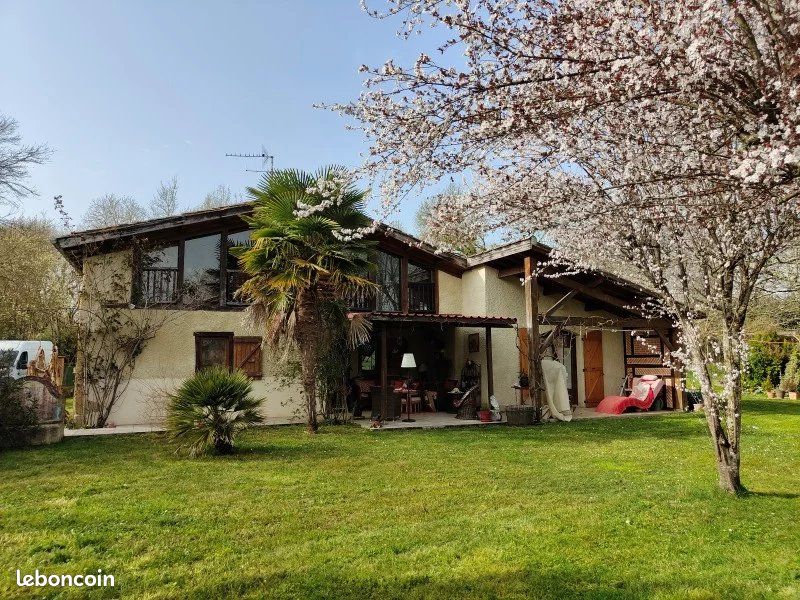 Maison 7 pièces 180 m² · à Seissan · 180 m² · 240 000 €
