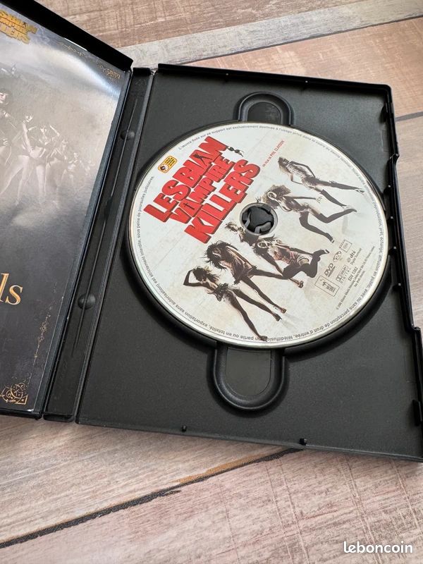 Dvd lesbian vampire killers (image 3)