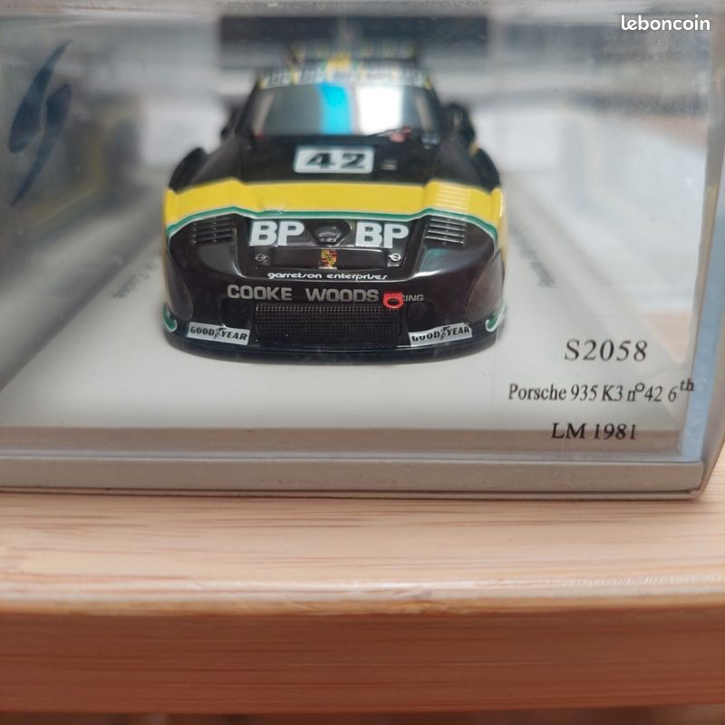 Spark Porsche 935 N°45 Le Mans 1980 1/43 – Modèle Rare Noir Avec Présentoir