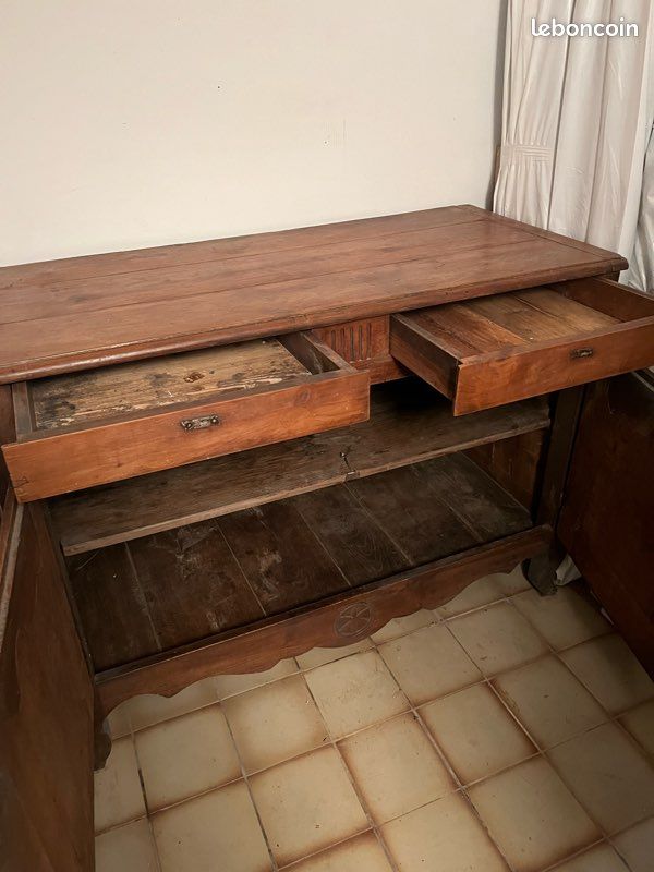 Beau buffet régional ancien du Berry (19e siècle) en bois fruitier (image 4)