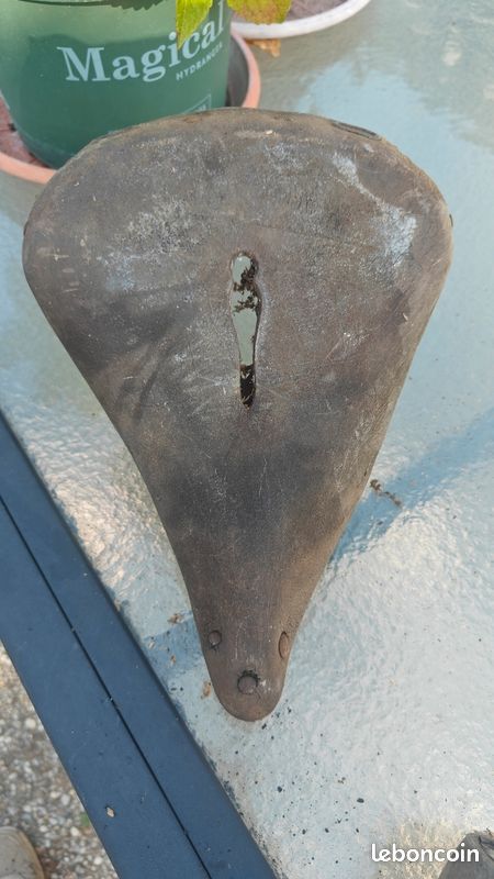 Selle de moto ancienne (image 1)