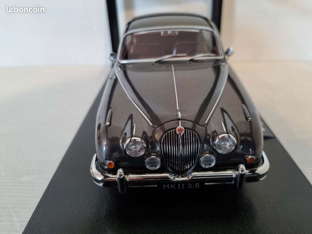 Jaguar MK II 3,8 LHD 1959 Gris Perle échelle 1/18 Par KK-Scale KKDC181011