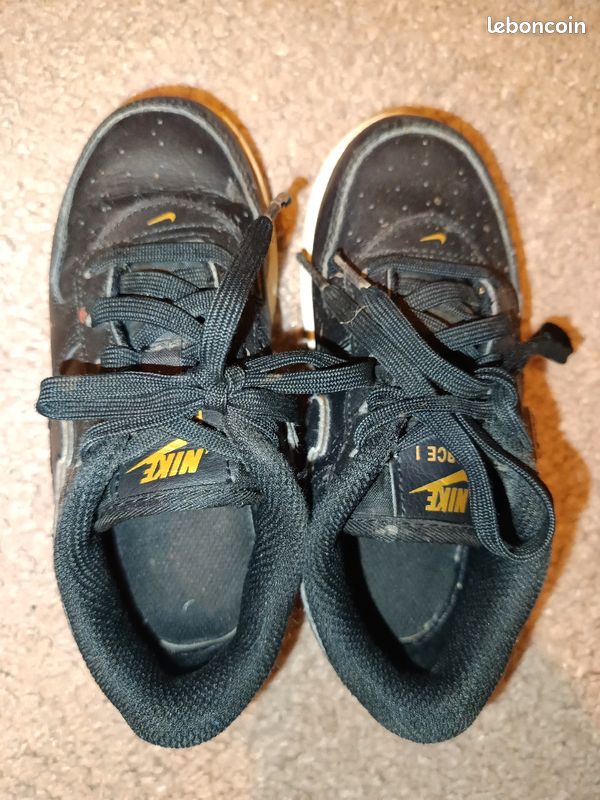 Basket air force one noir doré Chaussures