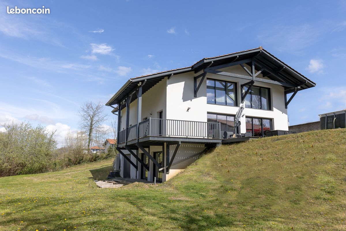 Villa 8 pièces 228 m² - Villefranque 64990 (image principale 0)