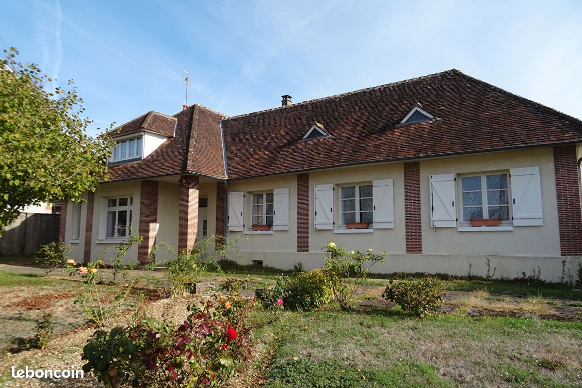 Maison 7 pièces 160 m² · à La Bazoche-Gouet · 160 m² · 176 000 €
