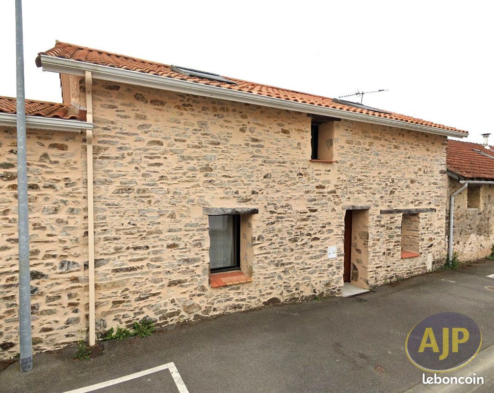 Maison 6 pièces 117 m² · à Saint-Hilaire-de-Chaléons · 117 m² · 1 200 €