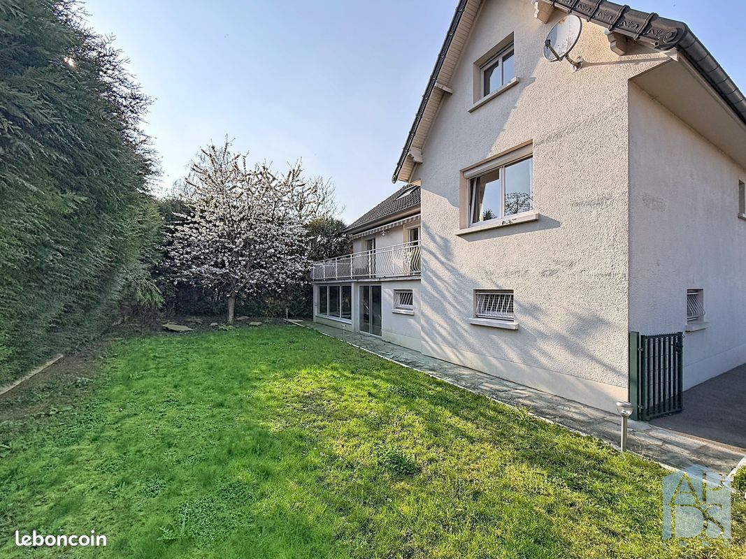 Maison 8 pièces 215 m² · à Noisy-le-Grand · 215 m² · 689 000 €