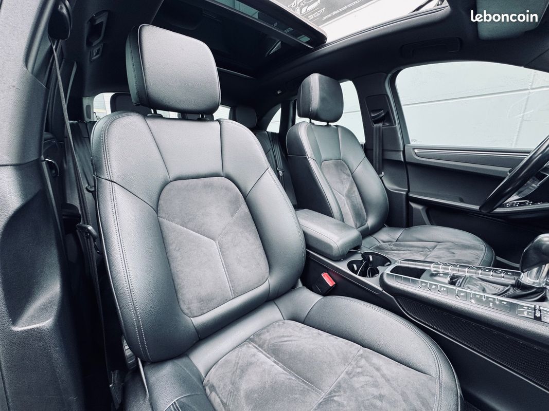 Porsche Macan 2.0L 252CH PDK + TOIT OUVRANT + SUIVI PORSCHE + SIEGES CHAUFFANTS/ELEC + CAMERA DE RECUL + GARANTIE 12 MOIS (image 15)