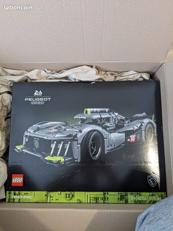 LEGO Technic 42156 Peugeot 9X8 24H Le Mans Hybrid Hypercar (image 7)