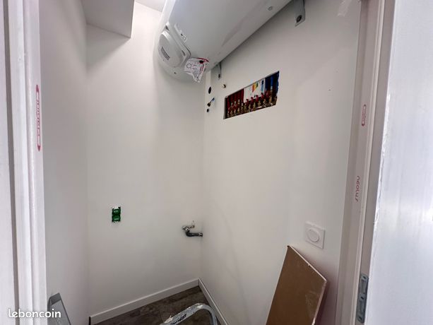https://img.leboncoin.fr/api/v1/lbcpb1/images/39/88/a6/3988a65ed84e259d9bc7d97b2d85b14b9ffeab43.jpg?rule=ad-image