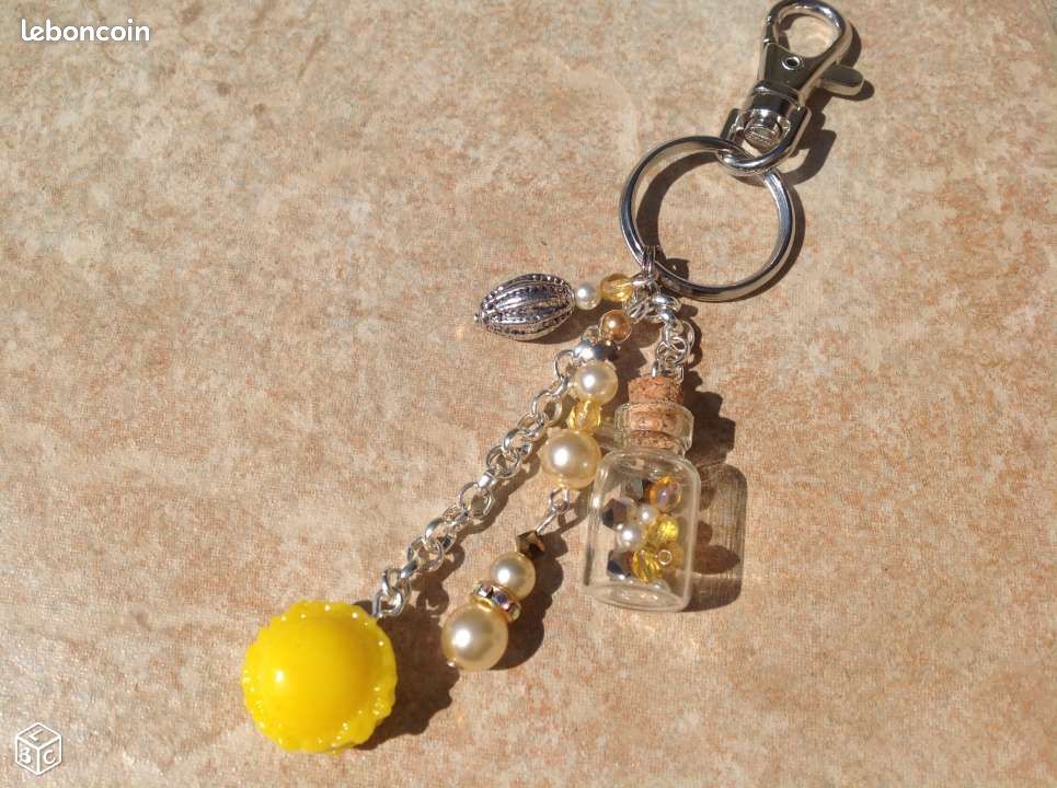 Bijoux de sac / porte-clés macaron et perles (image 1)