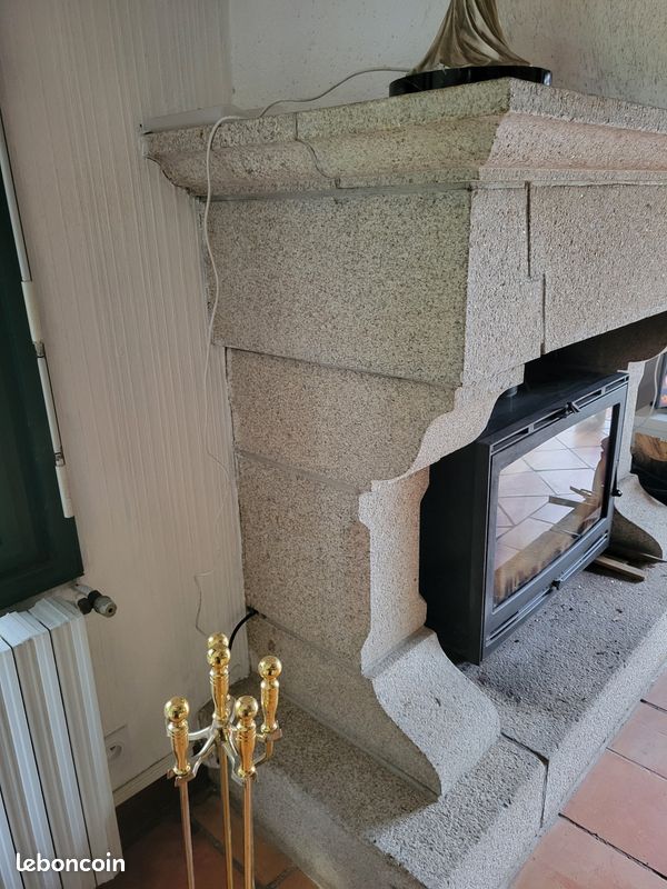 SACRIFIER CHEMINEE EN GRANIT 1M50 AVEC INSERT ET CONDUIT golfe du morbihan (image 3)