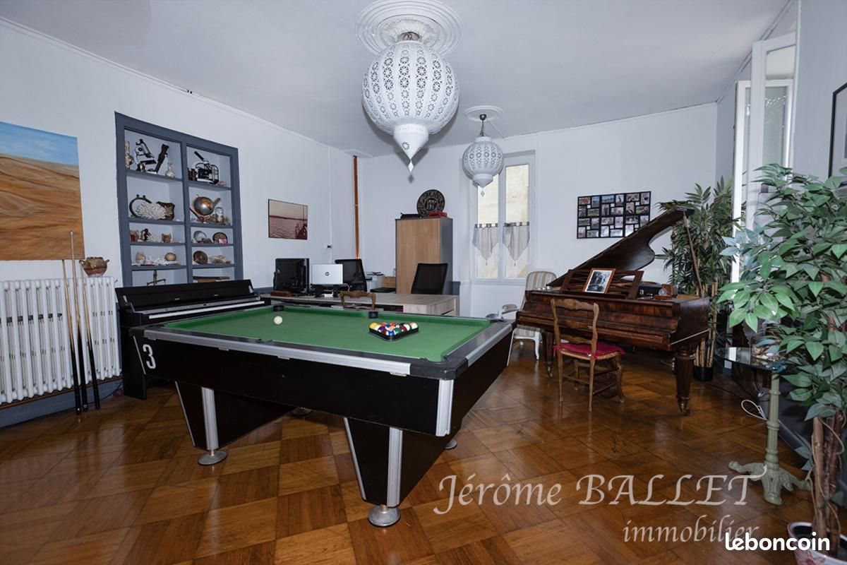 Maison 10 pièces 241 m² · à Carmaux · 241 m² · 158 000 €