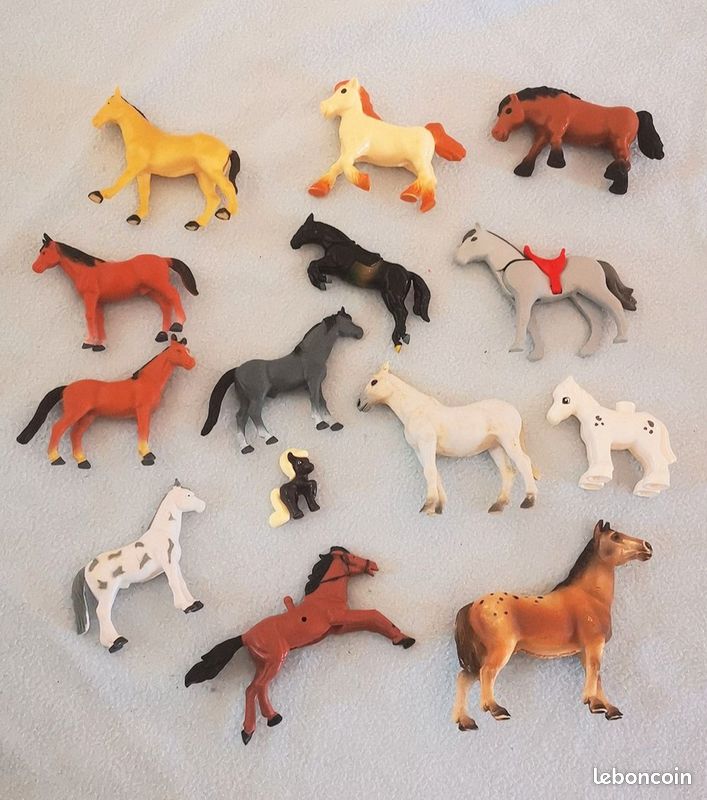 Figurines de petits chevaux (image 1)