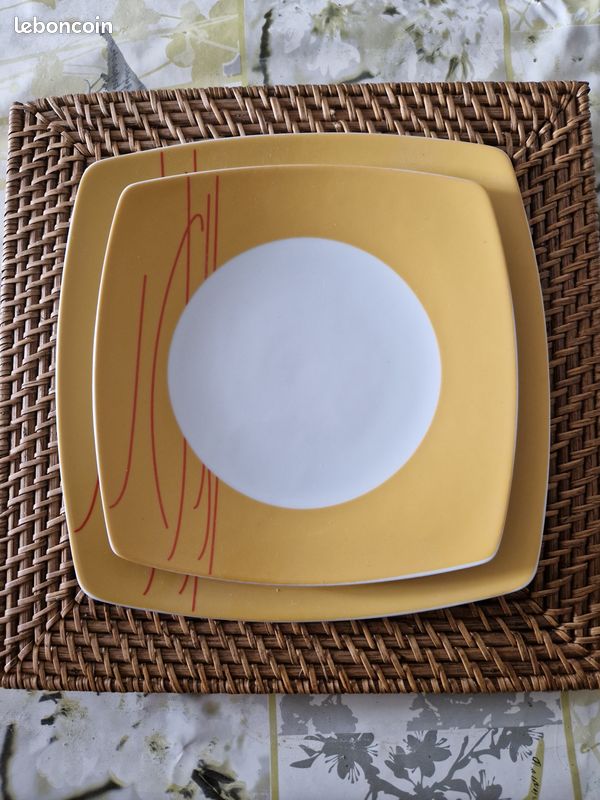 Sets de tables et assiettes plates et à dessert (image 1)