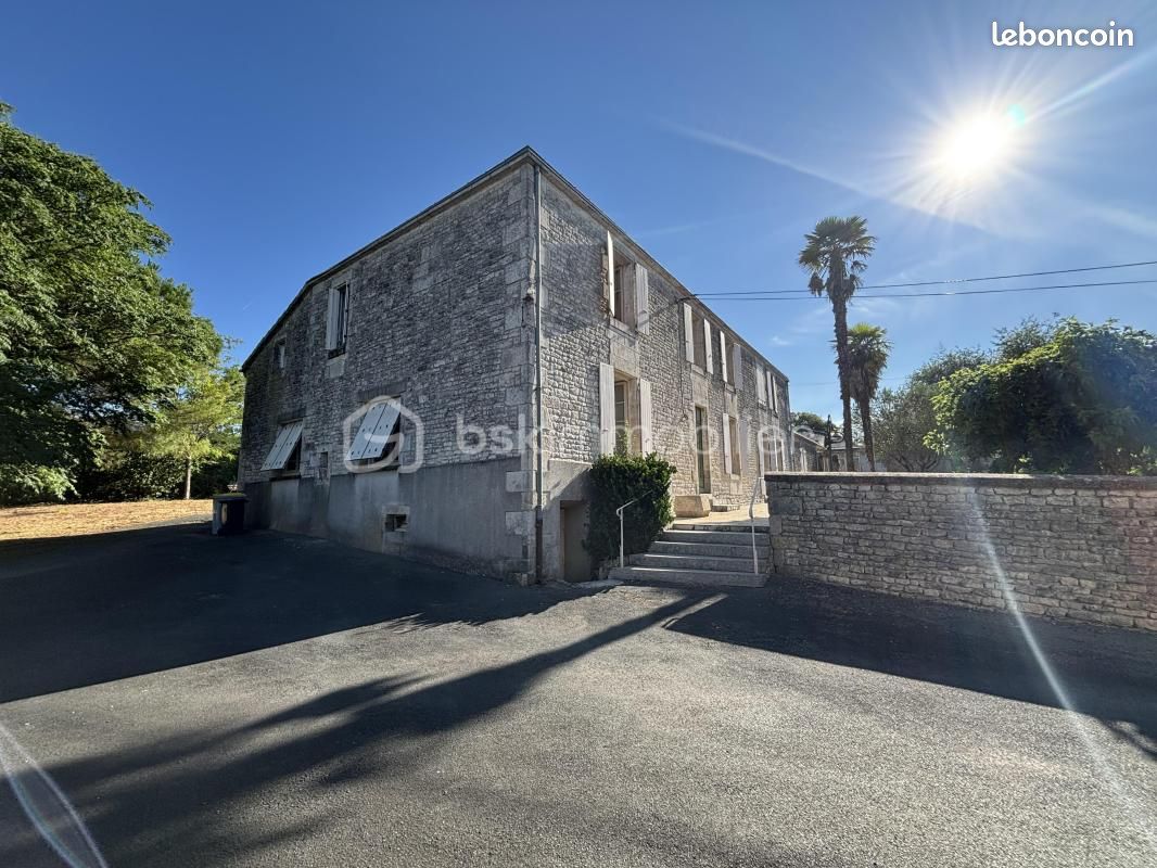 Maison 10 pièces 213 m² · à Rives-d'Autise · 213 m² · 259 000 €