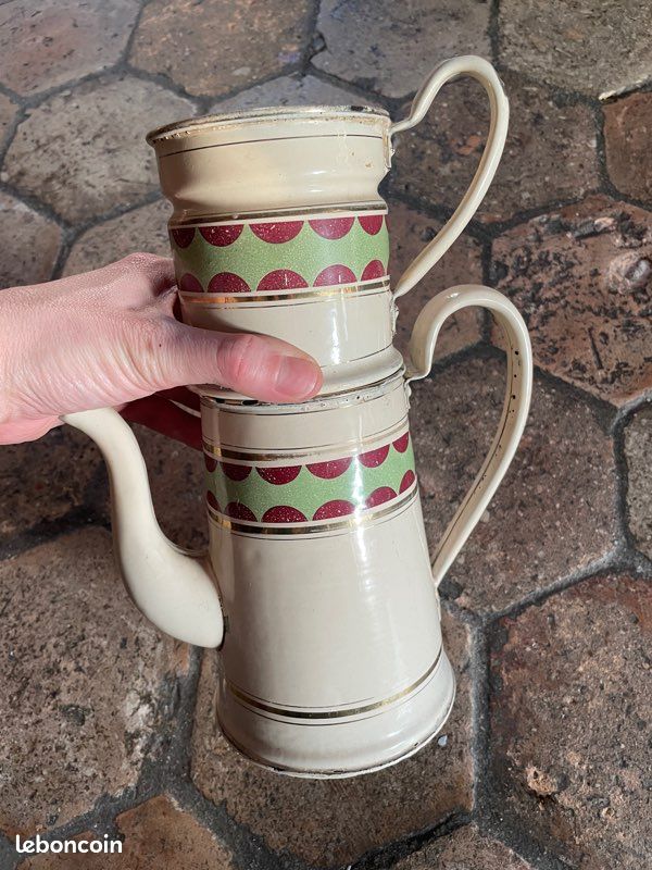 Cafetière vintage en émaille (image 1)