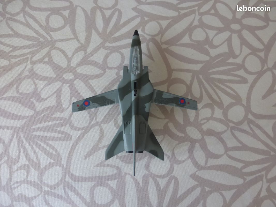 Dinky Toys avion 729 Multi Rôle Combat Aircraft (MRCA) Meccano made in GB les ailes sont a géométries variable grâce a une manette sur le fuselage (image 6)