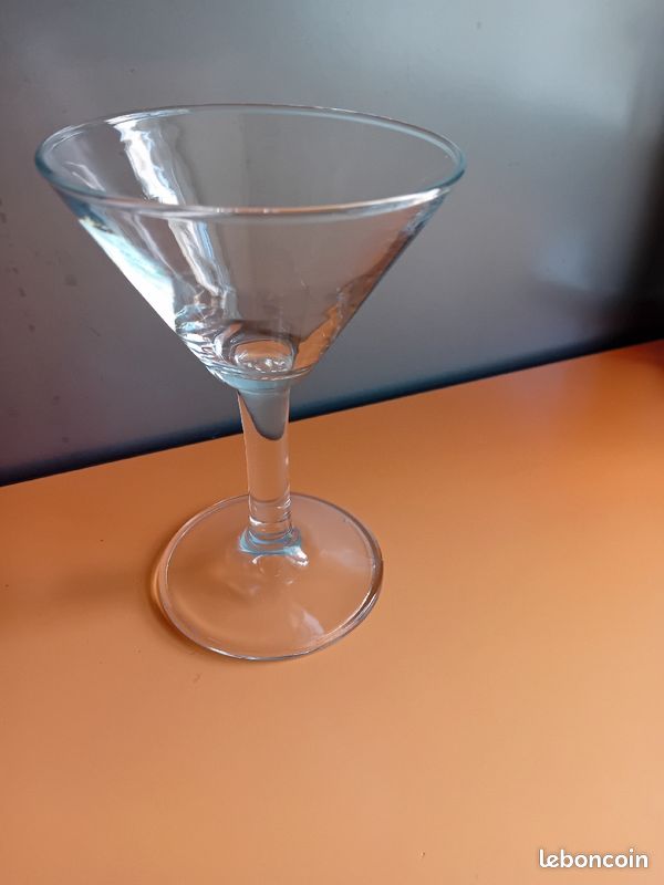 Verre sur pied (image 1)