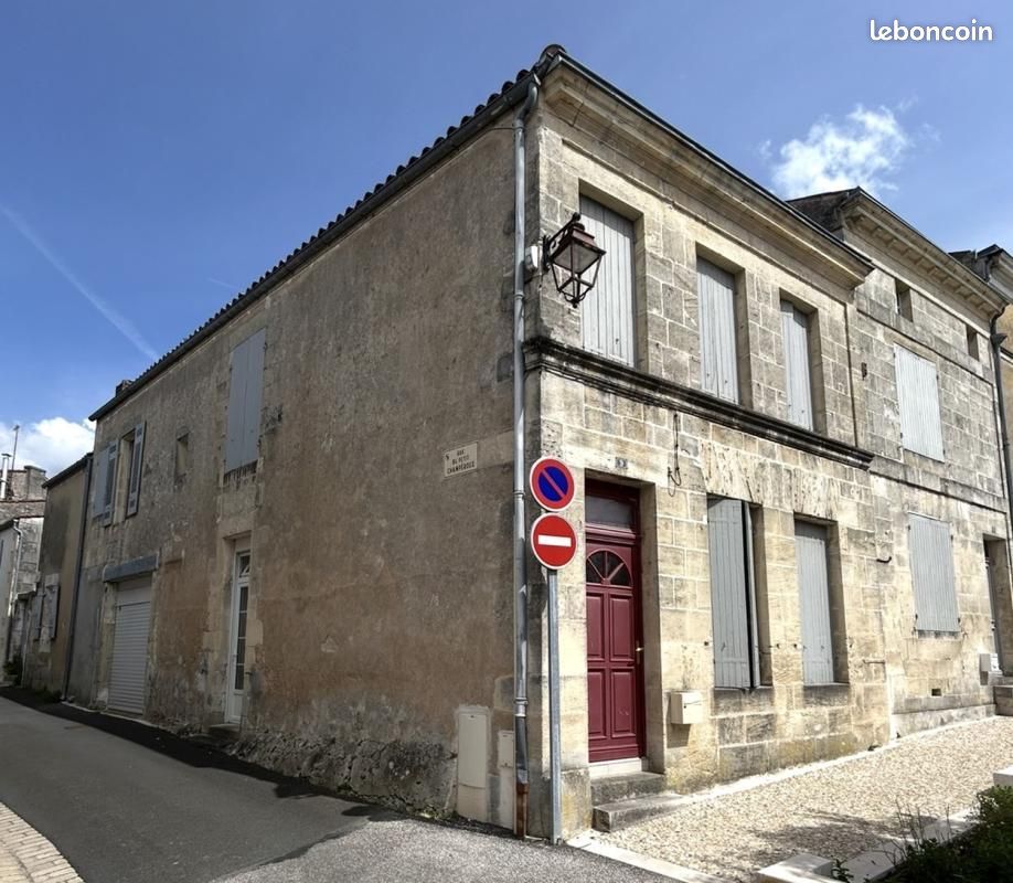 Maison 7 pièces 162 m² · à Saint-Savinien · 162 m² · 241 500 €