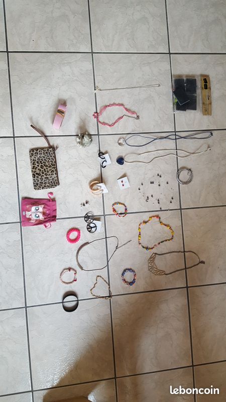 Collier et bracelet, boucle d'oreille (image 1)