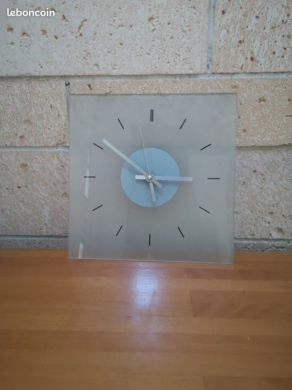 Horloge, montre murale (image 1)
