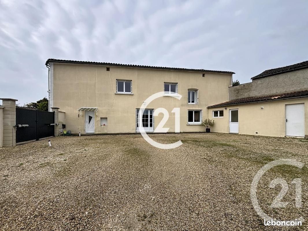 Maison 4 pièces 155 m² · à Angeac-Champagne · 155 m² · 188 600 €