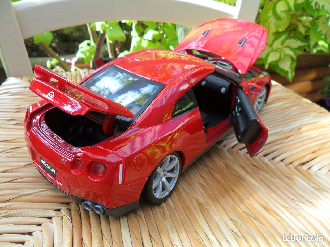 Voiture Miniature 1/18 Nissan GT-R 2008 (image 8)