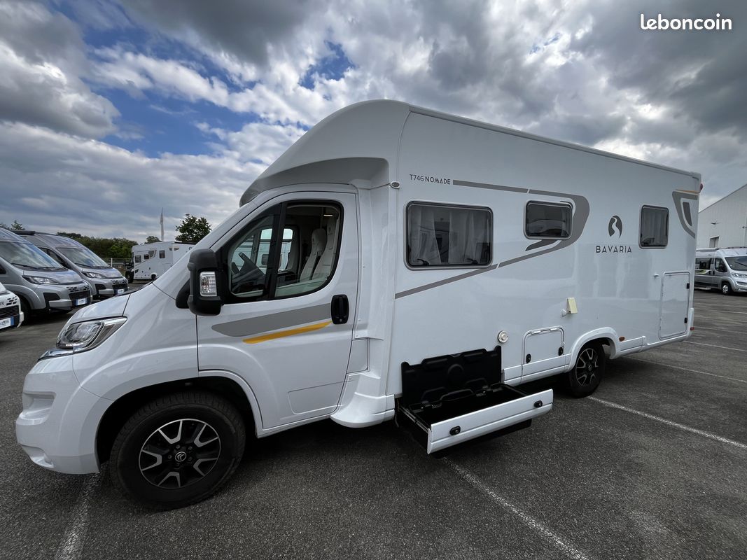 Profilé – BAVARIA T 746 FC Nomade -Jumper 140 CV - lit central avec Lit Pavillon – Antenne SAT. Auto- Salon avec banquette face face – WC et douche séparée – Tout équipé prêt à partir – très propre- (image 9)