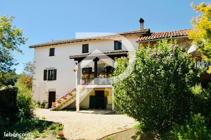 Propriété 7 pièces 194 m²