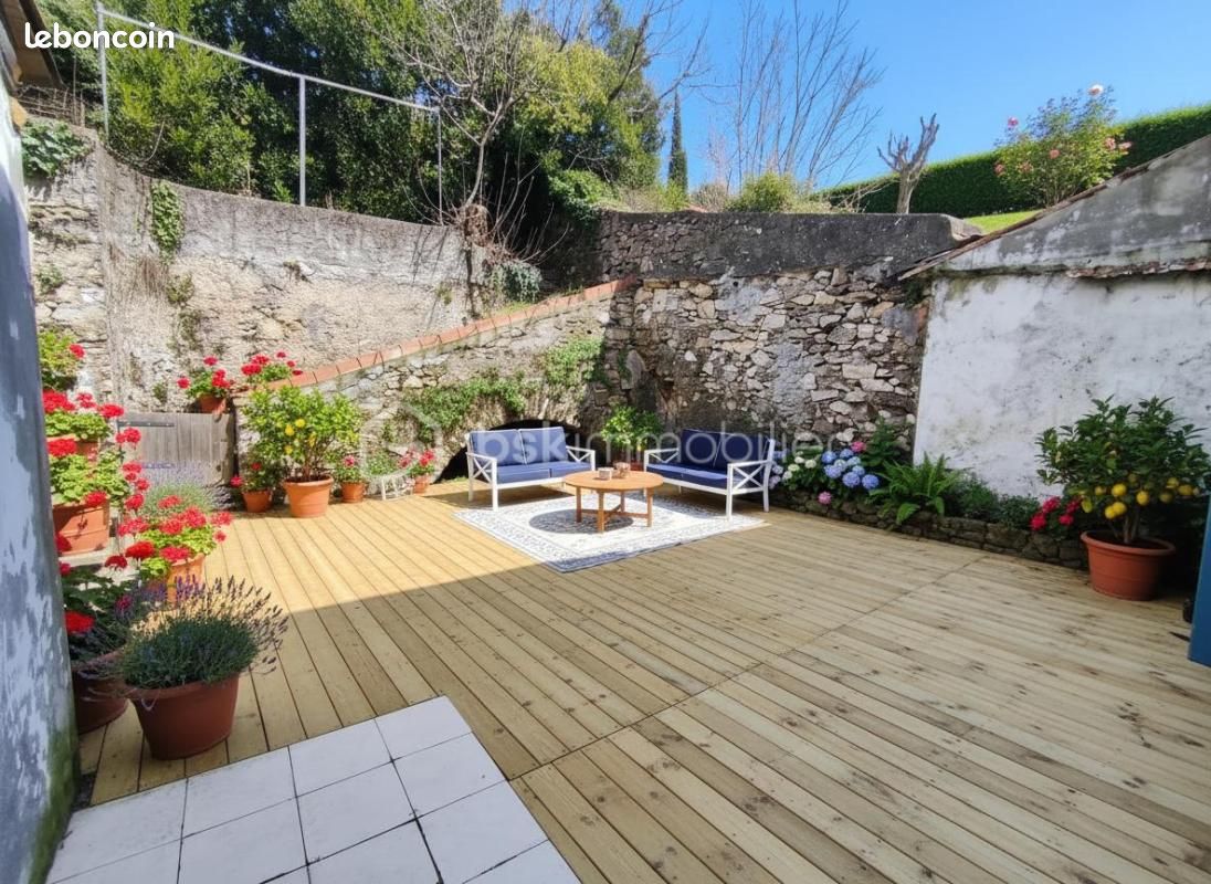 Maison 13 pièces 300 m² · à Saint-Pons-de-Thomières · 300 m² · 120 000 €